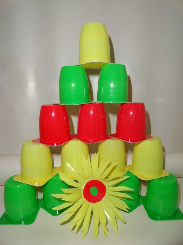 Елочные игрушки из одноразовых стаканчиков