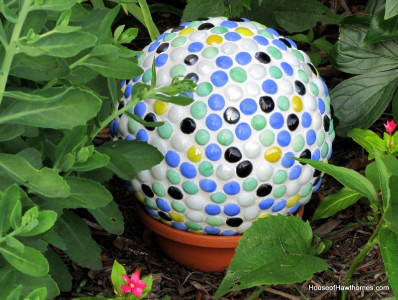 Мозаичные шары для сада