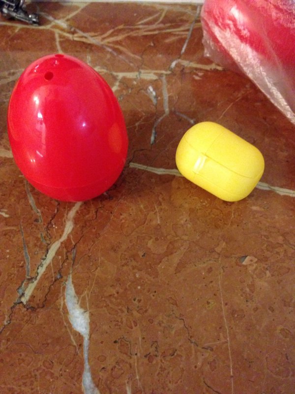 Пластиковые яйца от Киндер сюрприза