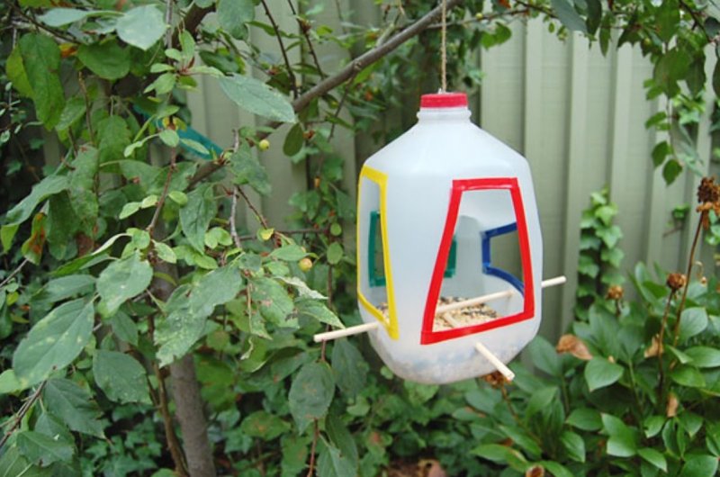Кормушки для птиц из пластиковых канистр