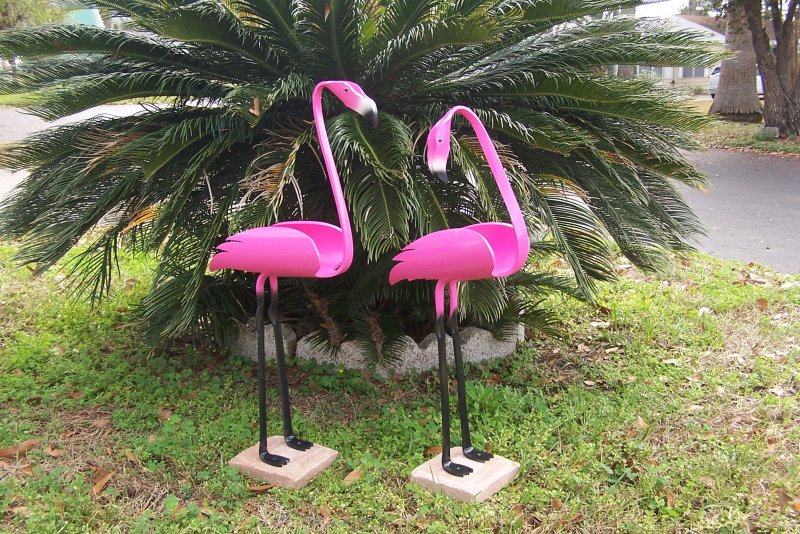 Фламинго своими руками для сада
