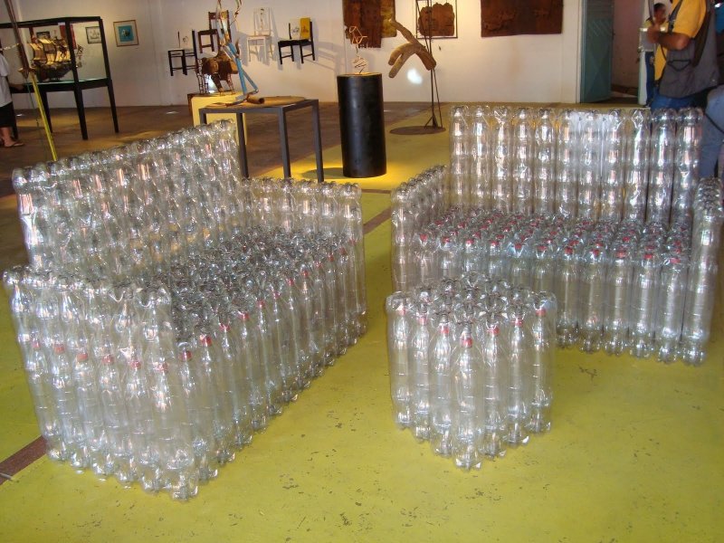 Большие пластиковые бутылки