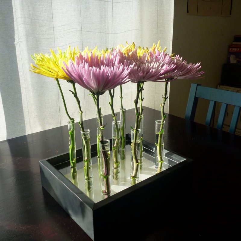 Подставка для цветов с колбами