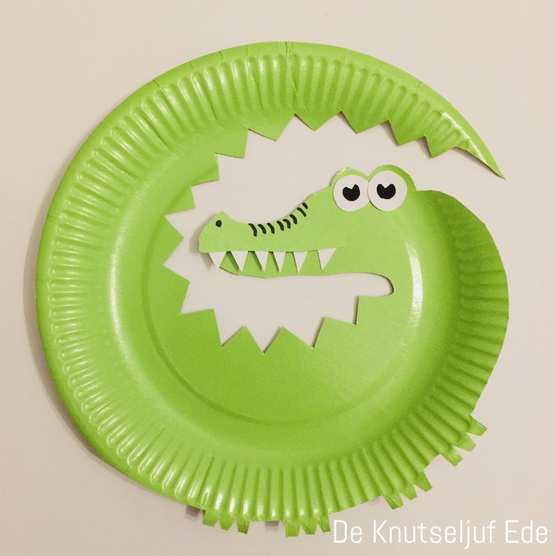 Крокодил из одноразовой тарелки