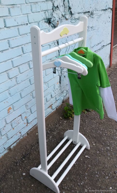 Вешалка для одежды из пластиковых труб