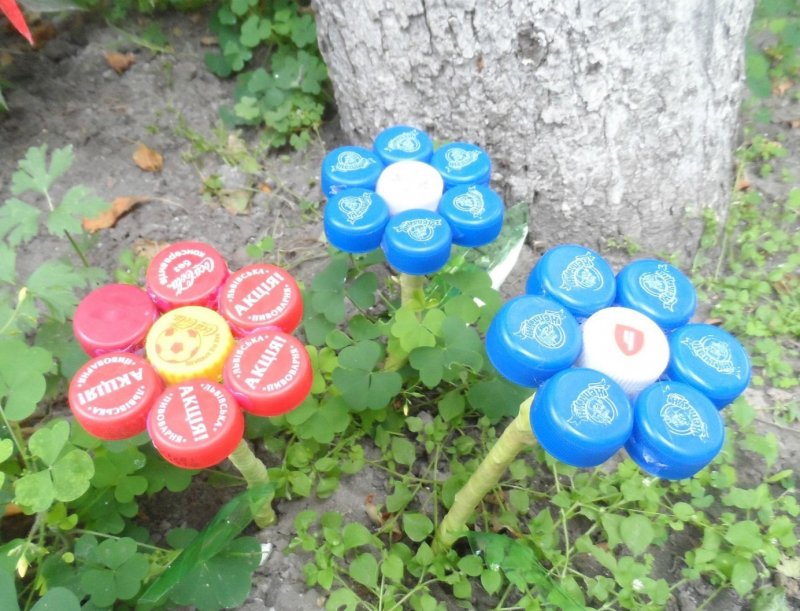 Крышки от пластиковых бутылок