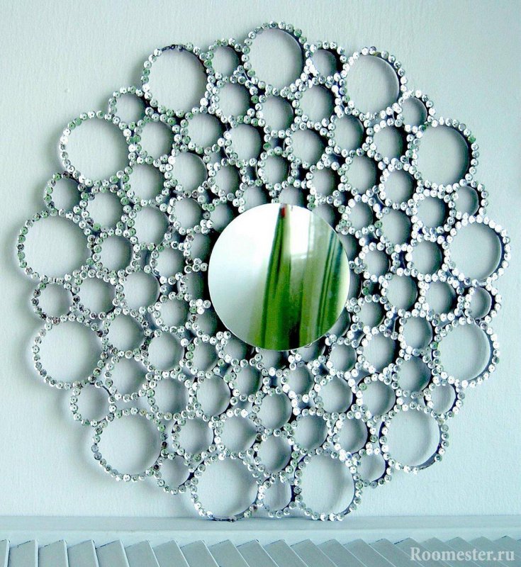 Декор зеркала стеклянными камушками