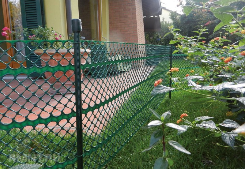 Забор из пластиковой сетки