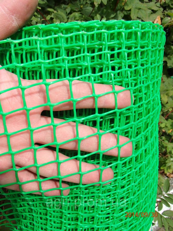 Забор из садовой пластиковой сетки