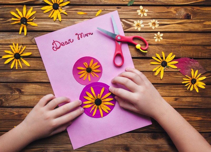 Как сделать цветок из бумаги своими руками легко и быстро