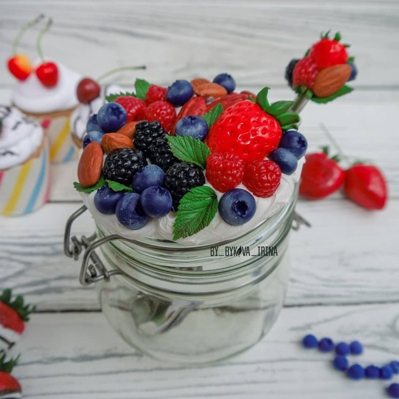 Баночки с ягодами из полимерной глины