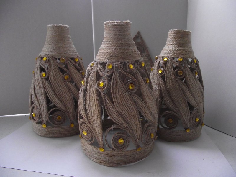 Бутылки декорированные джутом