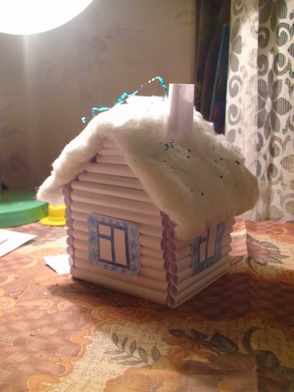 Маленький домик из картона