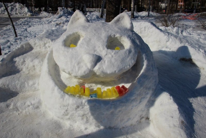 Чеширский кот Снежная скульптура