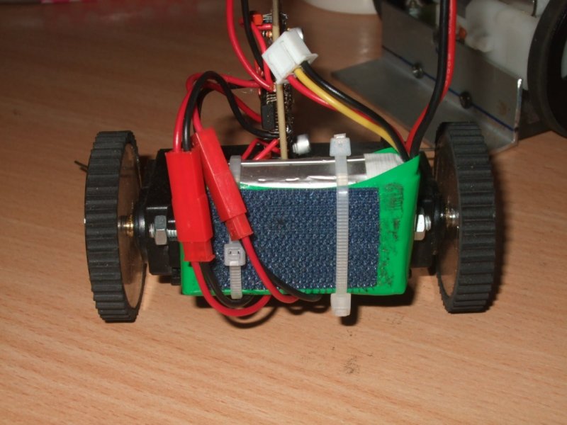 Самодельный робот с моторчиком