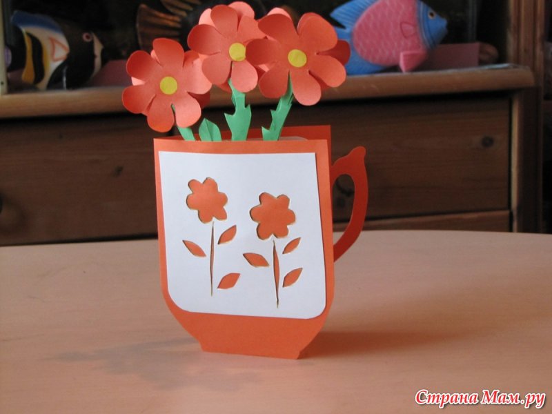 Цветы в вазе из цветной бумаги