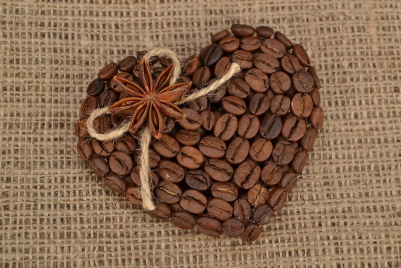 Сердечко из кофейных зерен