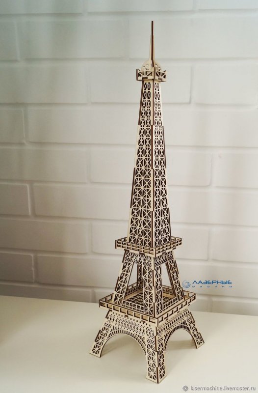 Модель Эйфелевой башни из дерева