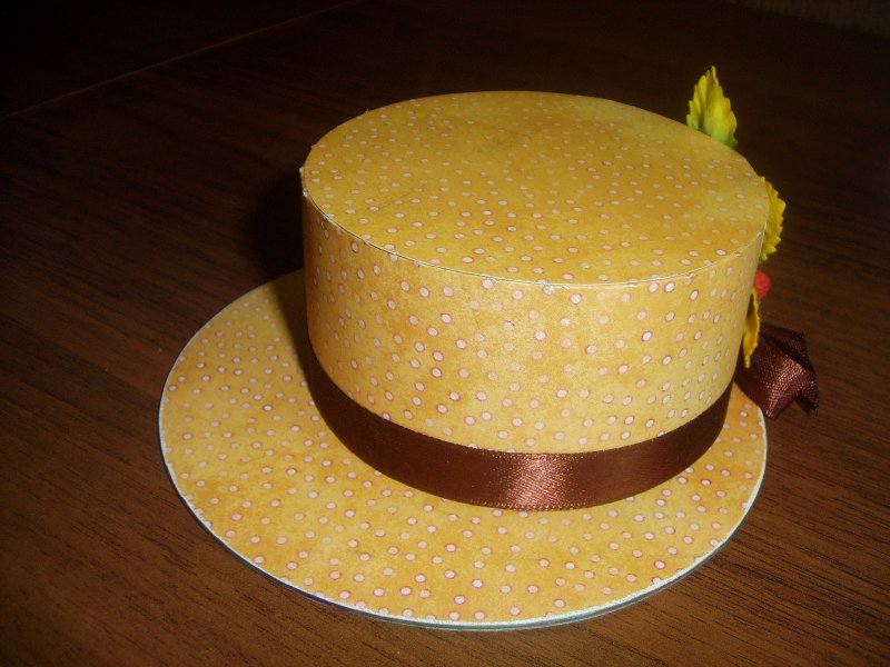Осенняя шляпа из картона