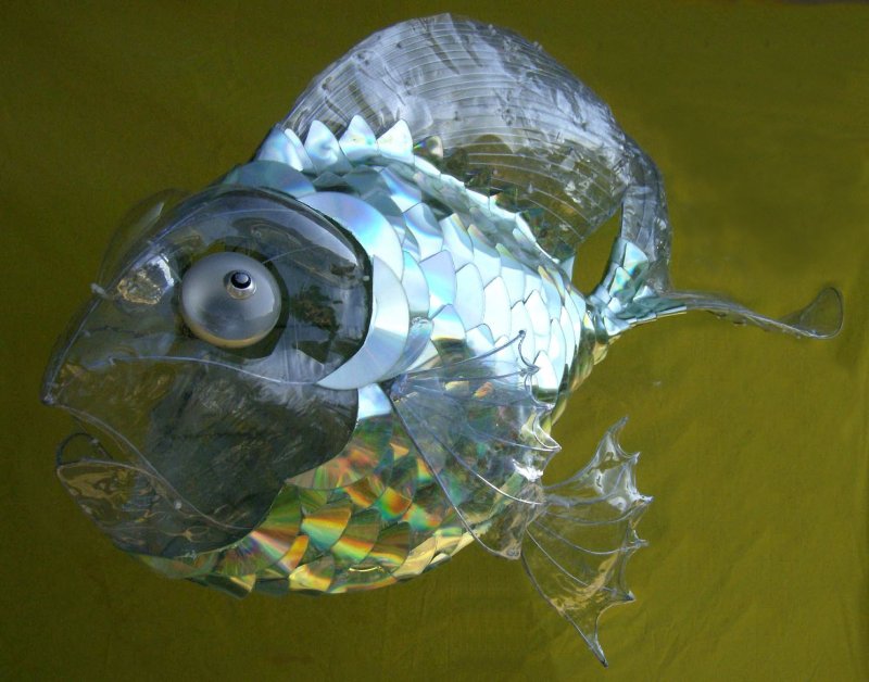 Рыбка из подручных материалов