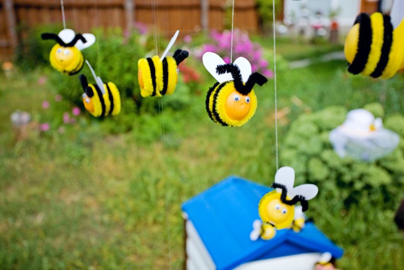 Декор для фотосессии с пчелкой
