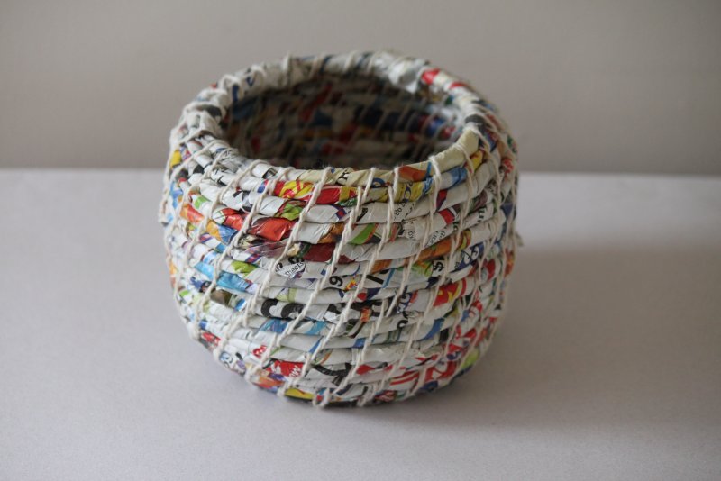 Плетем из газетных трубочек в японском стиле