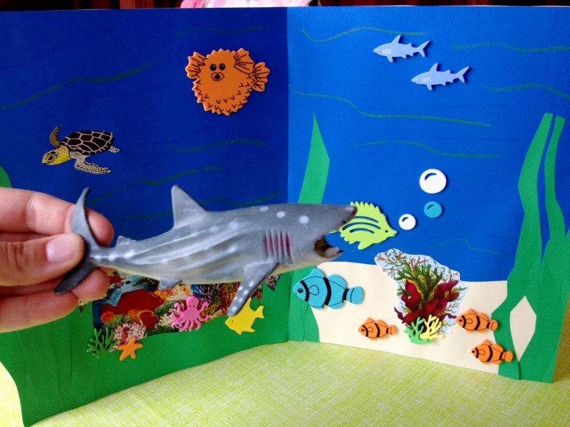 Поделка из цветной бумаги акула