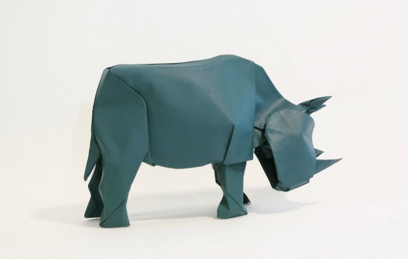 Голова носорог из бумаги своими