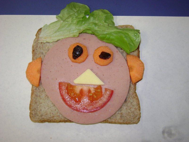 Детские бутерброды с колбасой