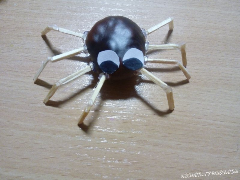 Поделка паучок на паутине
