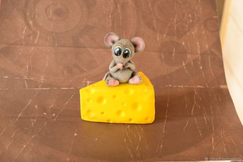 Мышка с сыром из полимерной глины