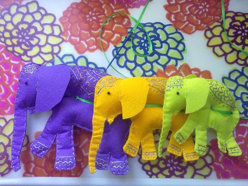 Слон с накидкой поделка для детей