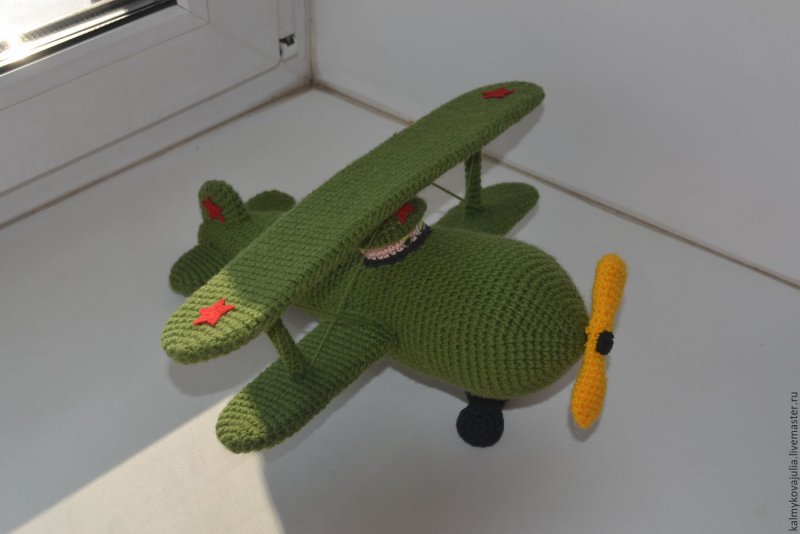 Игрушка самолет деревянный