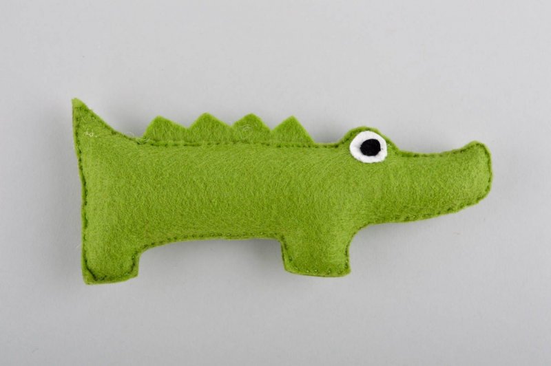 Крокодил игрушка из ткани