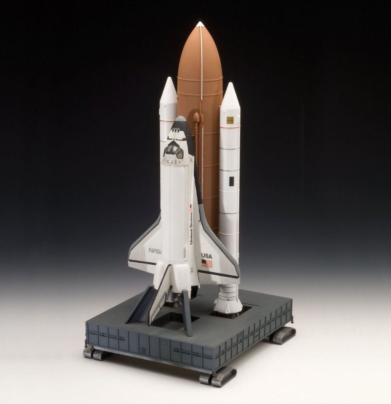 Сборная модель Revell Space Shuttle Discovery + Booster Rockets (04736) 1:144