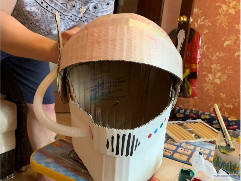 Космический шлем из картона
