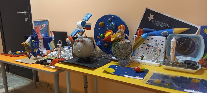 Детская поделка ко Дню космонавтики