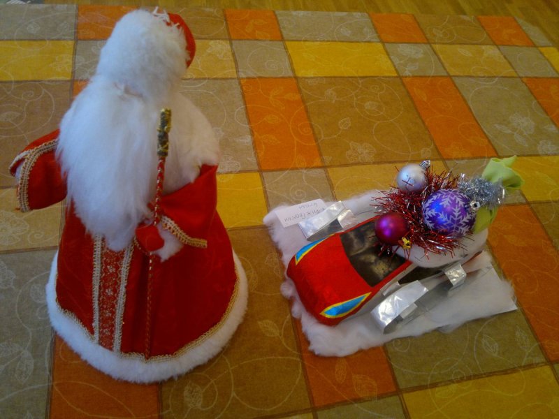 Дед Мороз из втулки от туалетной бумаги и фетра