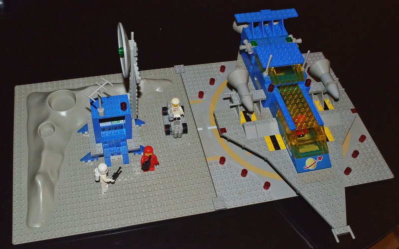Лего Лунная база 2000