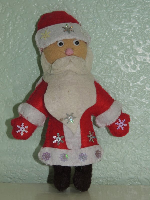 Дед Мороз из бутылки и цветной бумаги