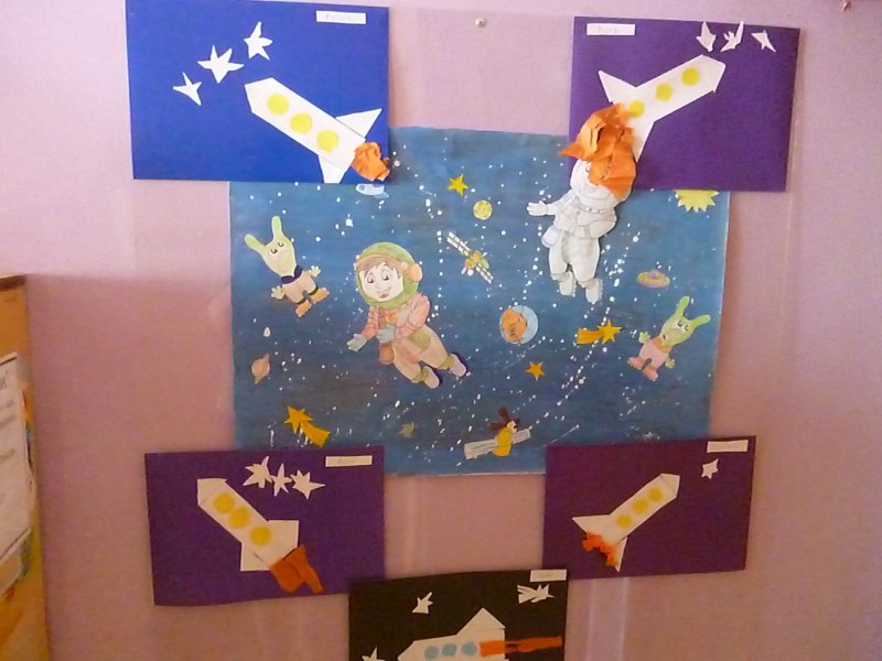 Выставка творческих работ ко Дню космонавтики