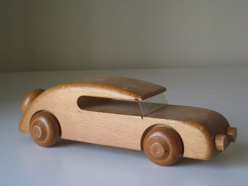 Машинка из дерева легкая