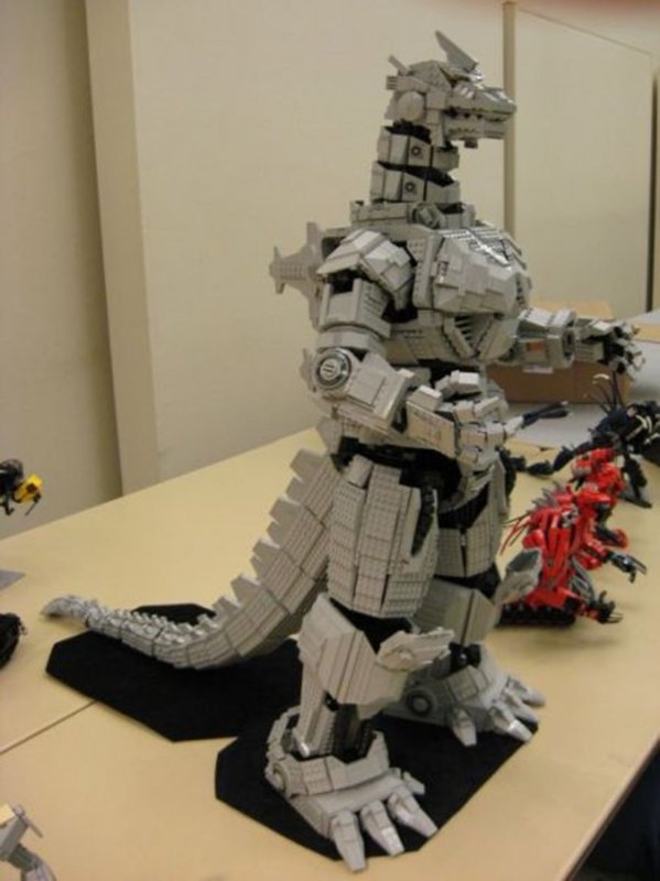 Лего робот Годзилла