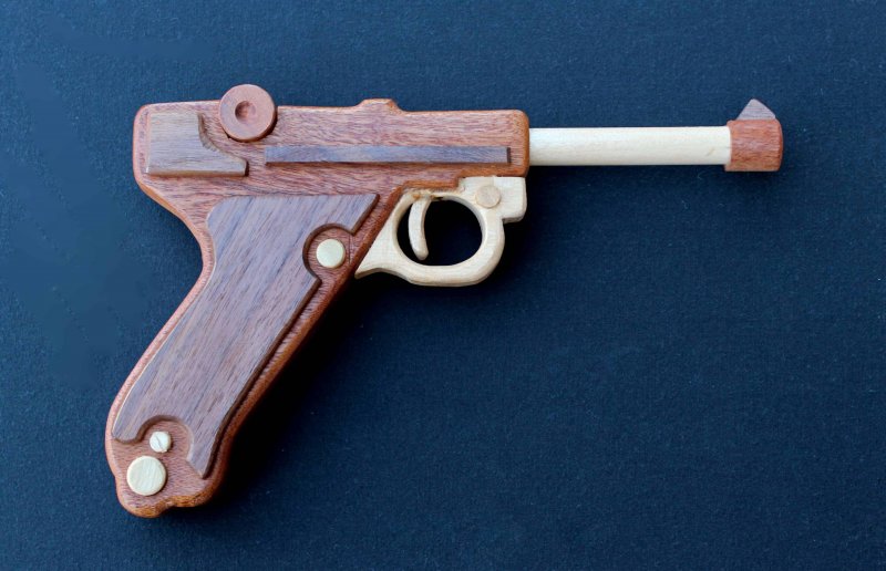 Пинг-понг пистолет стреляющий деревянный