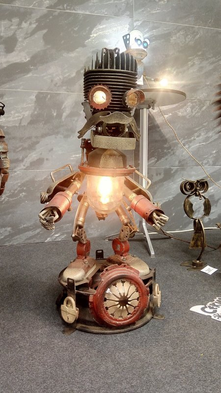 Светильник в виде робота