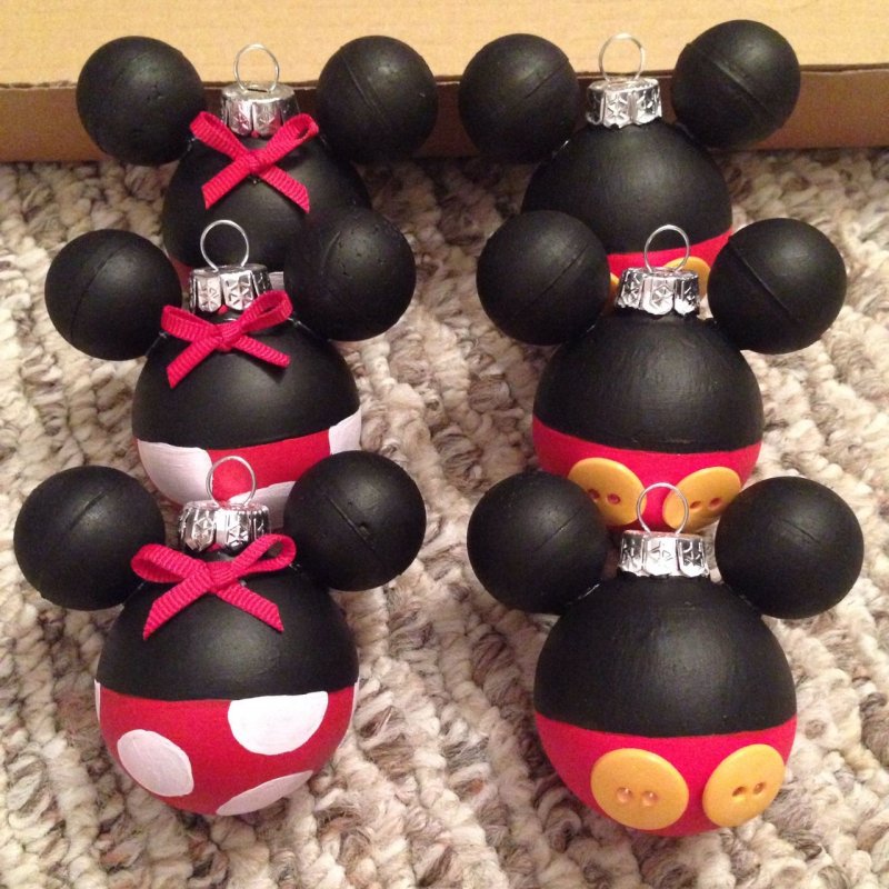 Make a Mickey mouth face Craft