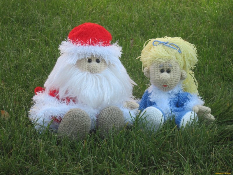 Вязаные куклы Деда Мороза и Снегурочки