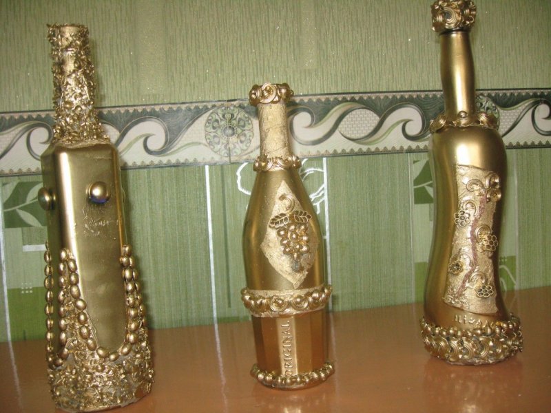 Декор бутылки вермишелью