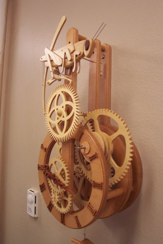 Механические часы из фанеры