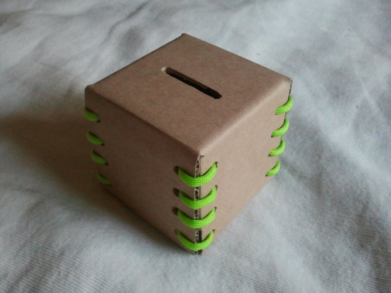 Самодельная картонная коробка